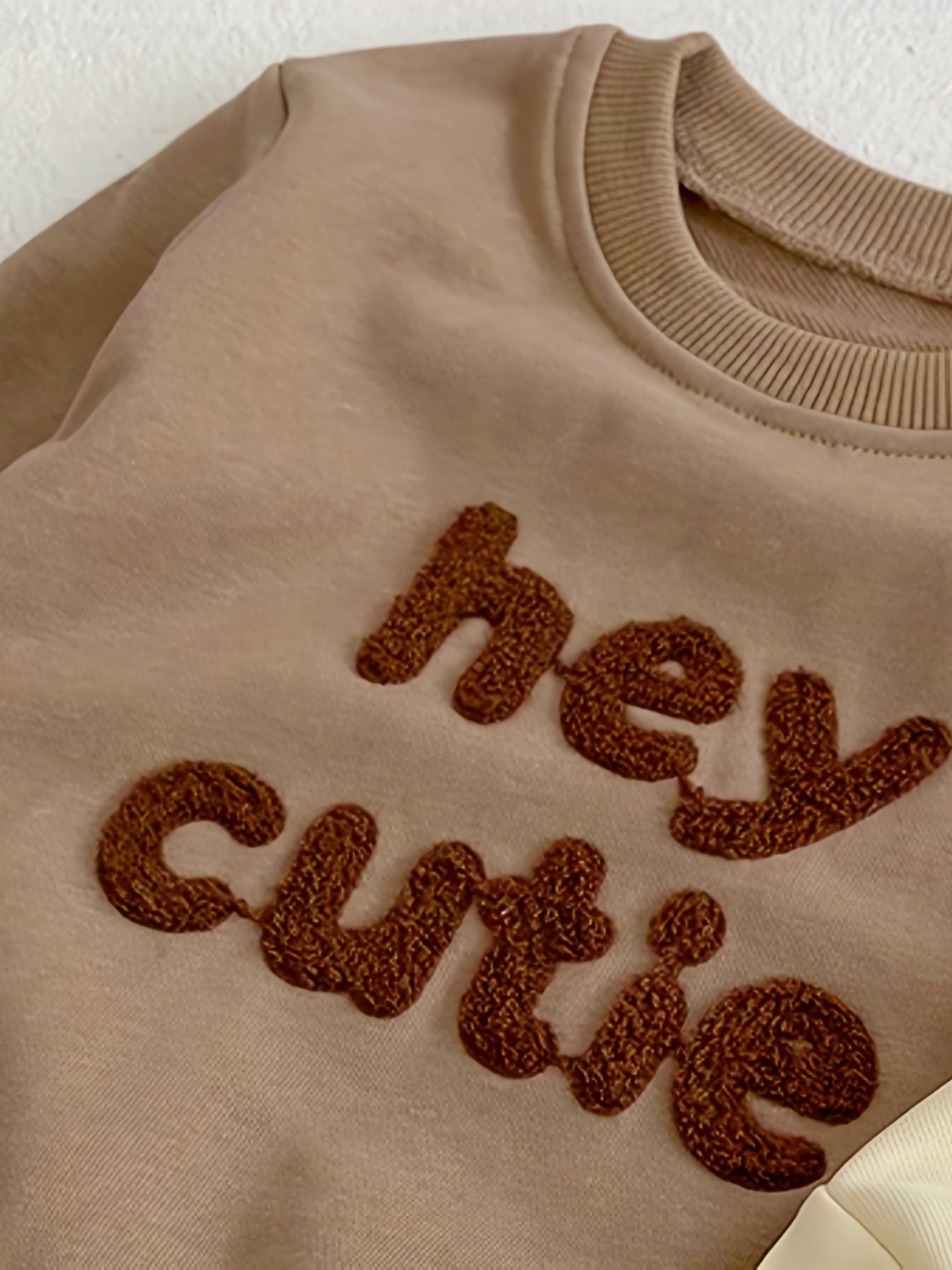 Kids Round Neck Sports Top HEY CUTIE Print Pullover Sweatshirt