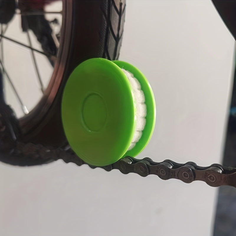 Portable Antirust Oiler Tool for Easy Bike Chain Maintenance