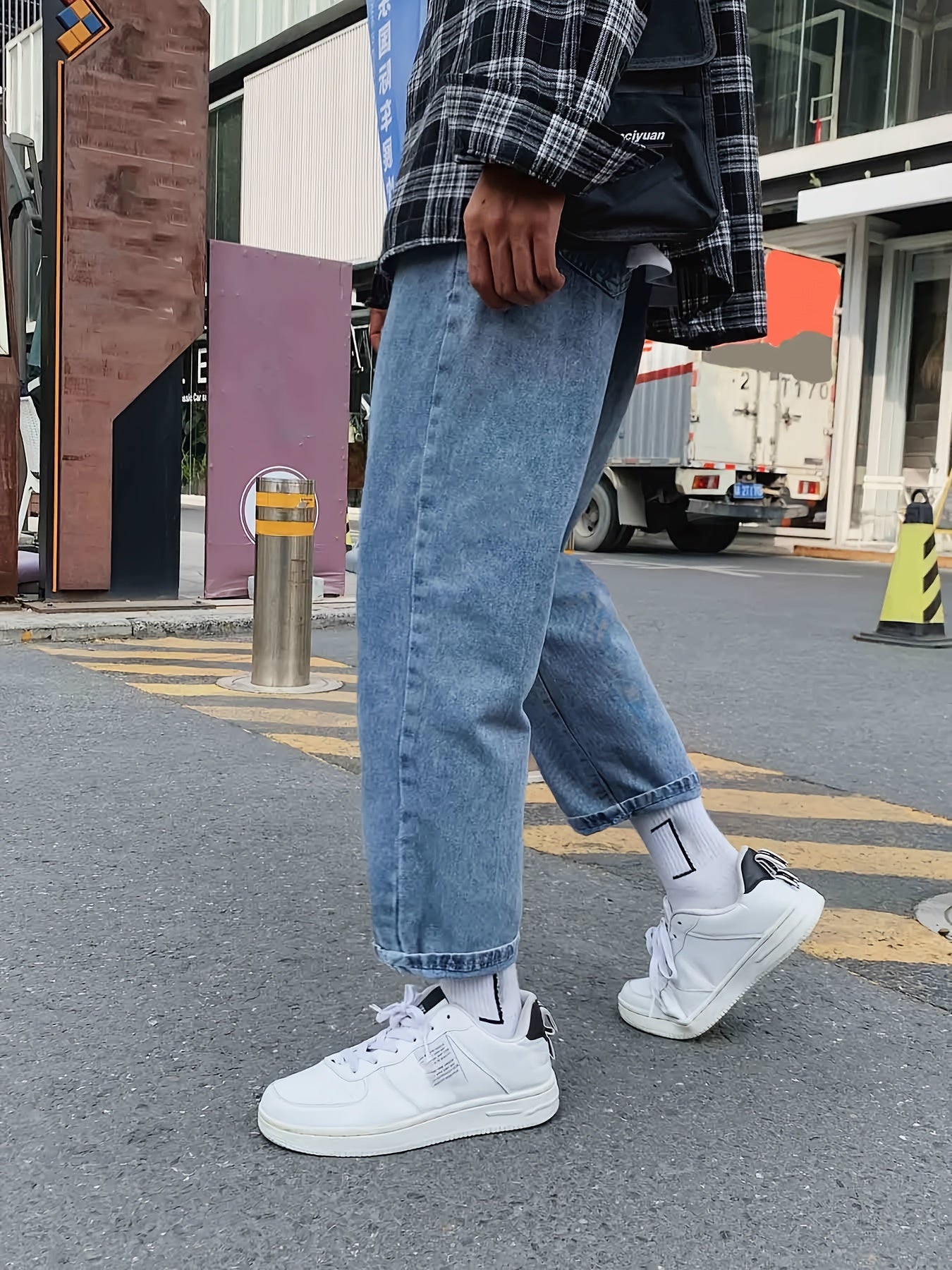 Men's Street Style Loose Fit Jeans with Pockets