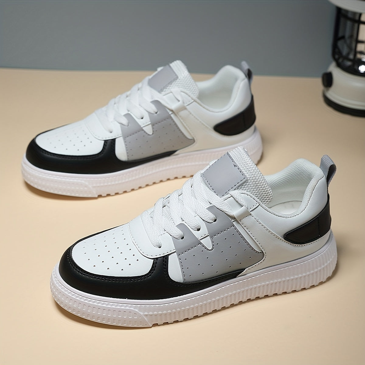 Women's Non Slip Skate Shoes Lightweight Comfortable Sneakers