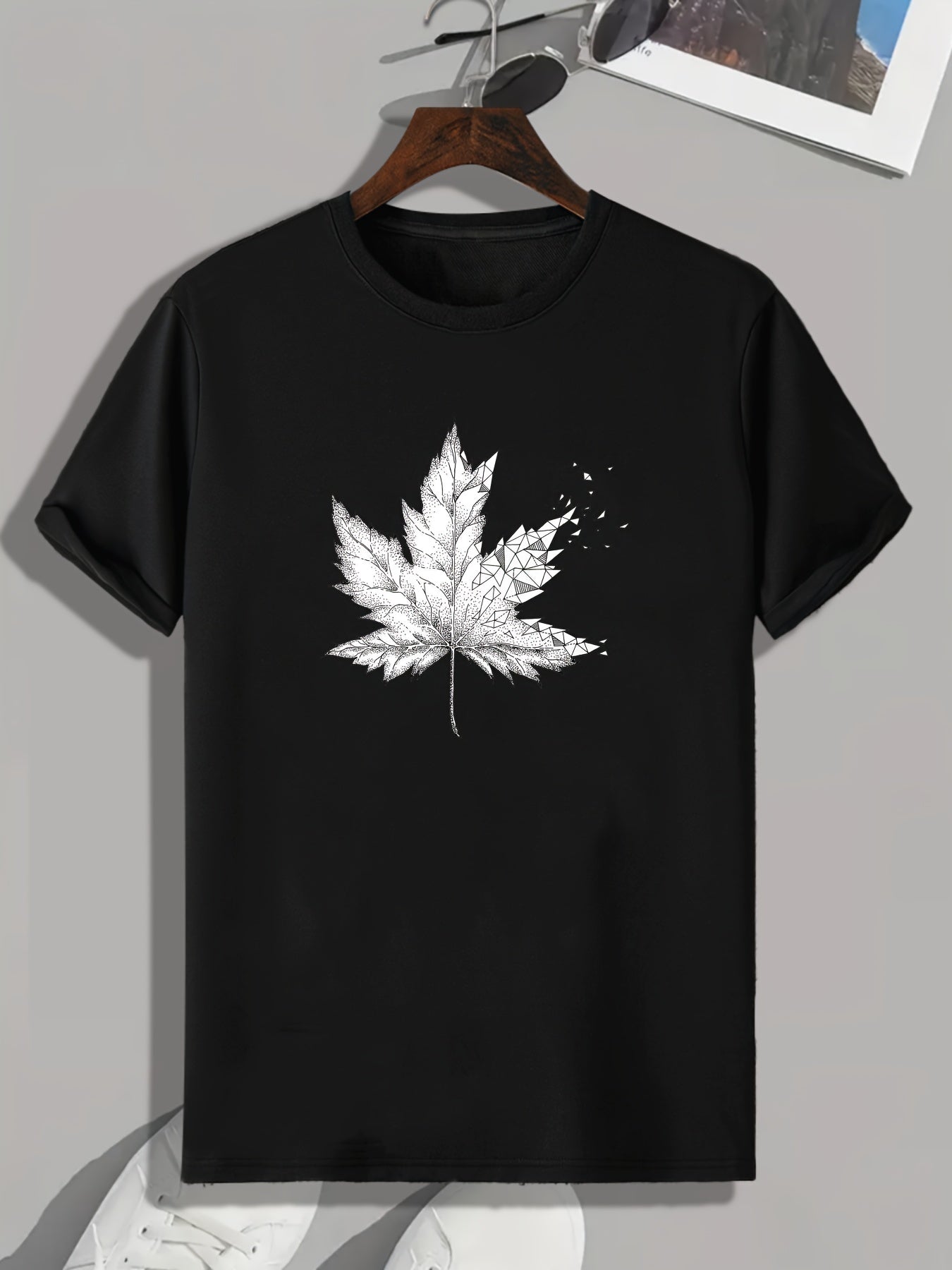 Mapel Leaf Print Men's Comfy T-shirt for Outdoor Summer