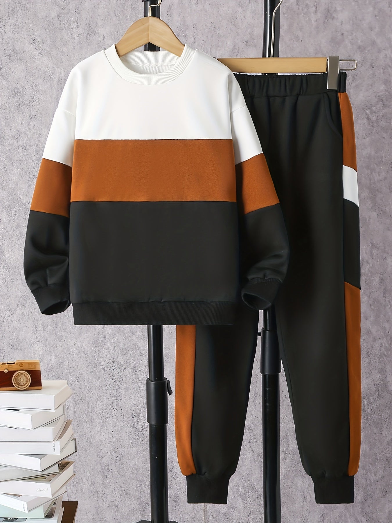 Boy's 2pcs Sweatshirt & Sweatpants Set for Spring Fall