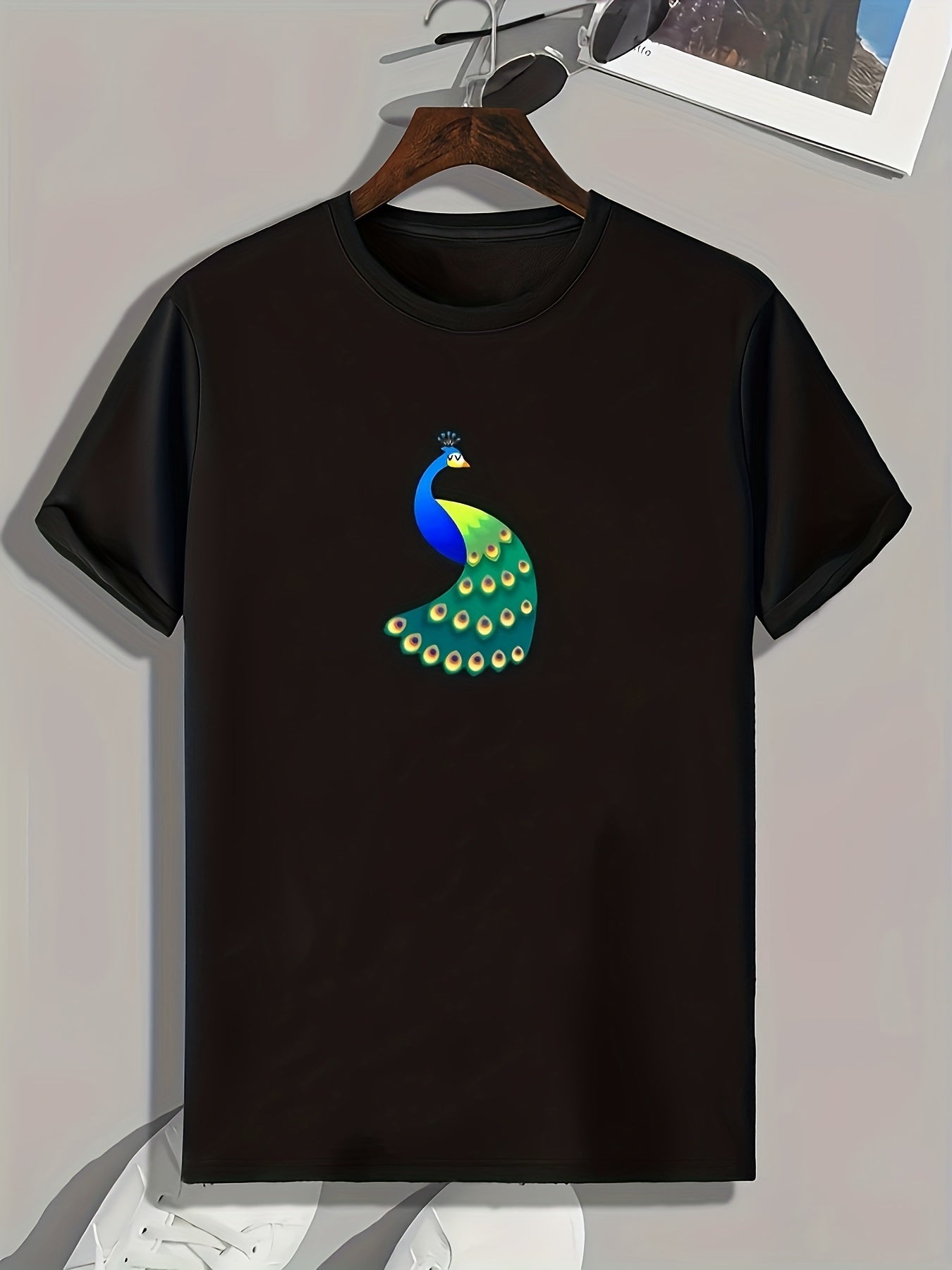 Peacock Print Men's Comfy T-Shirt for Outdoor Summer