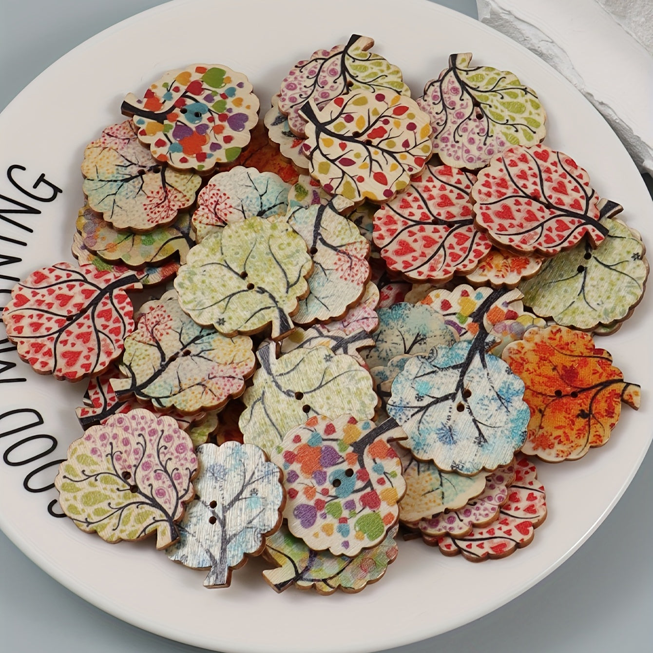 30pcs Wooden Leaf Pattern 2 Hole Buttons Sewing Crafting DIY Art Crafts