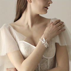 Vintage Crystal Leaf Shape Wristband Alloy Wrist Band Women's Jewelry