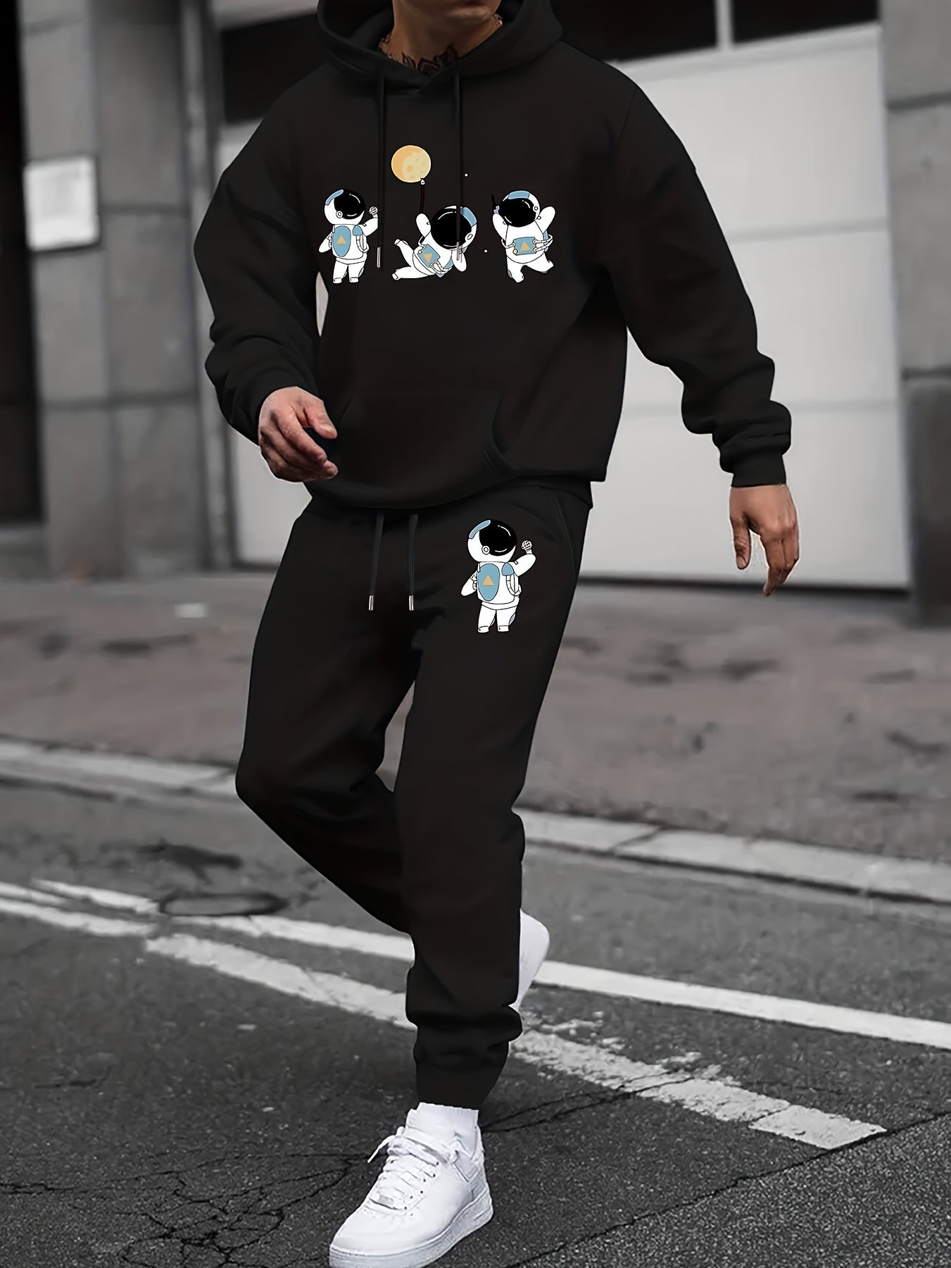 Men's Astronaut Print 2Pcs Outfits: Crew Neck T Shirt & Hooded Sweatshirt Set