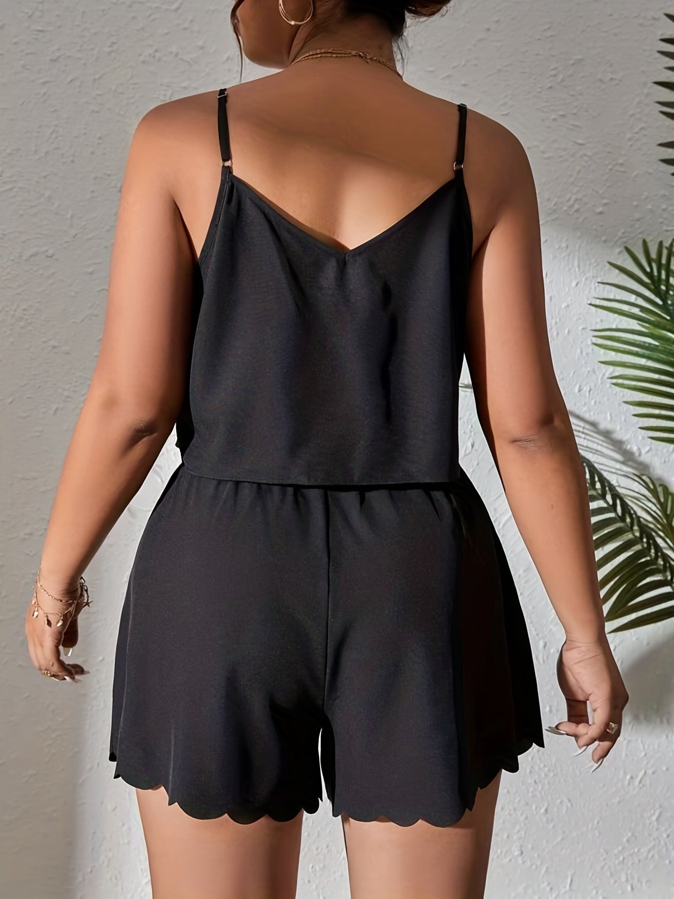 Two Piece Set: Solid Cami Top & Scallop Trim Shorts