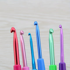 6pcs Colorful Plastic Handle Crochet Hooks Set 2.5mm-5.0mm