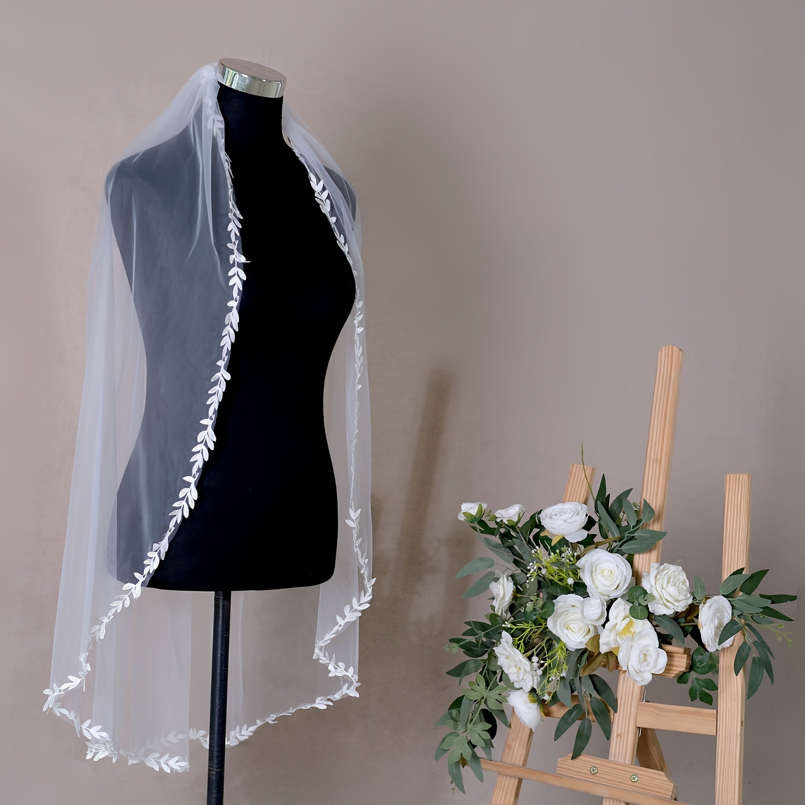 Short Layer Lace Wedding Veil Romantic for Bride