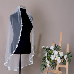 Short Layer Lace Wedding Veil Romantic for Bride