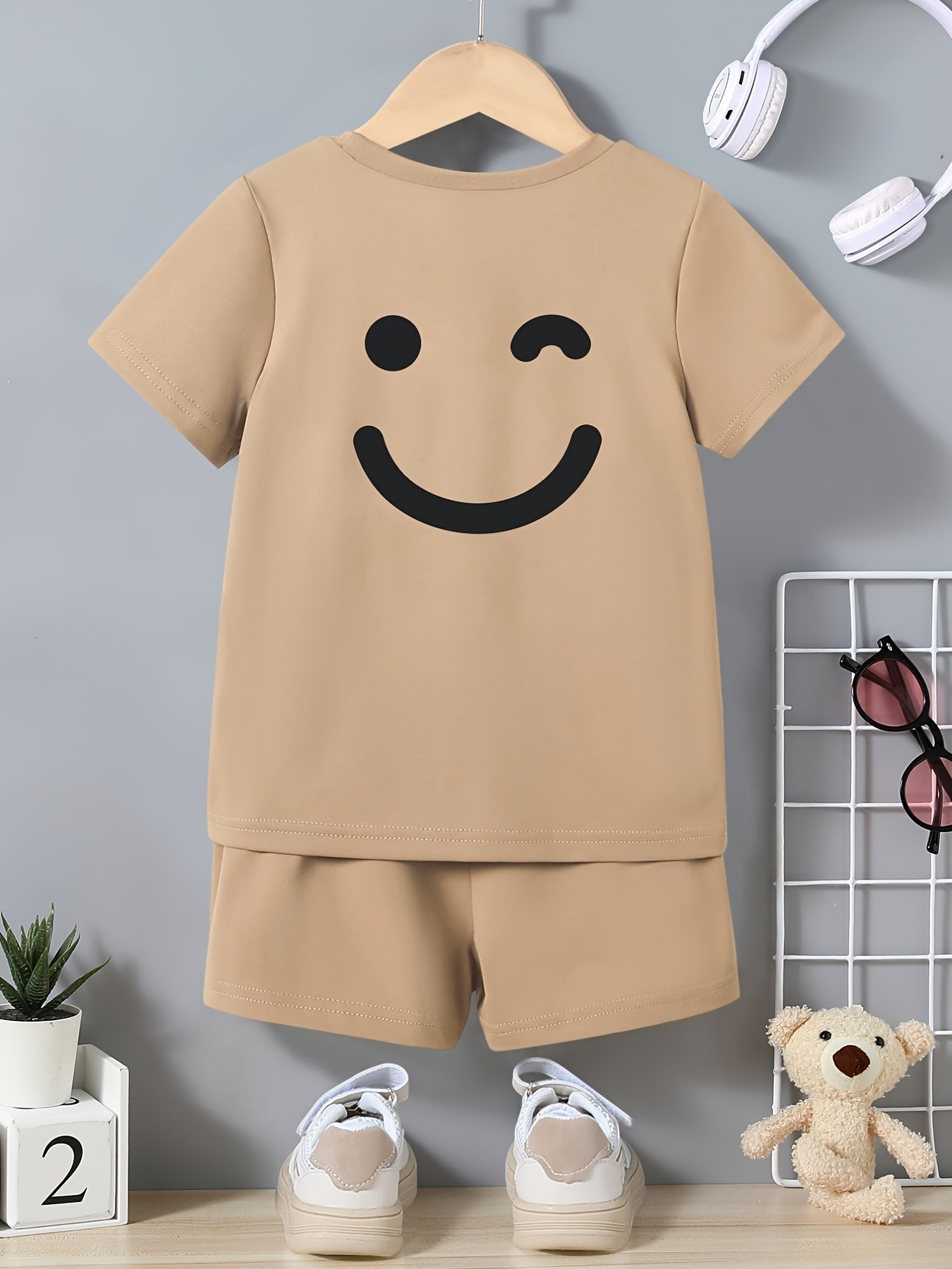 2pcs Boys Funny Face T-shirt & Shorts Set for Summer