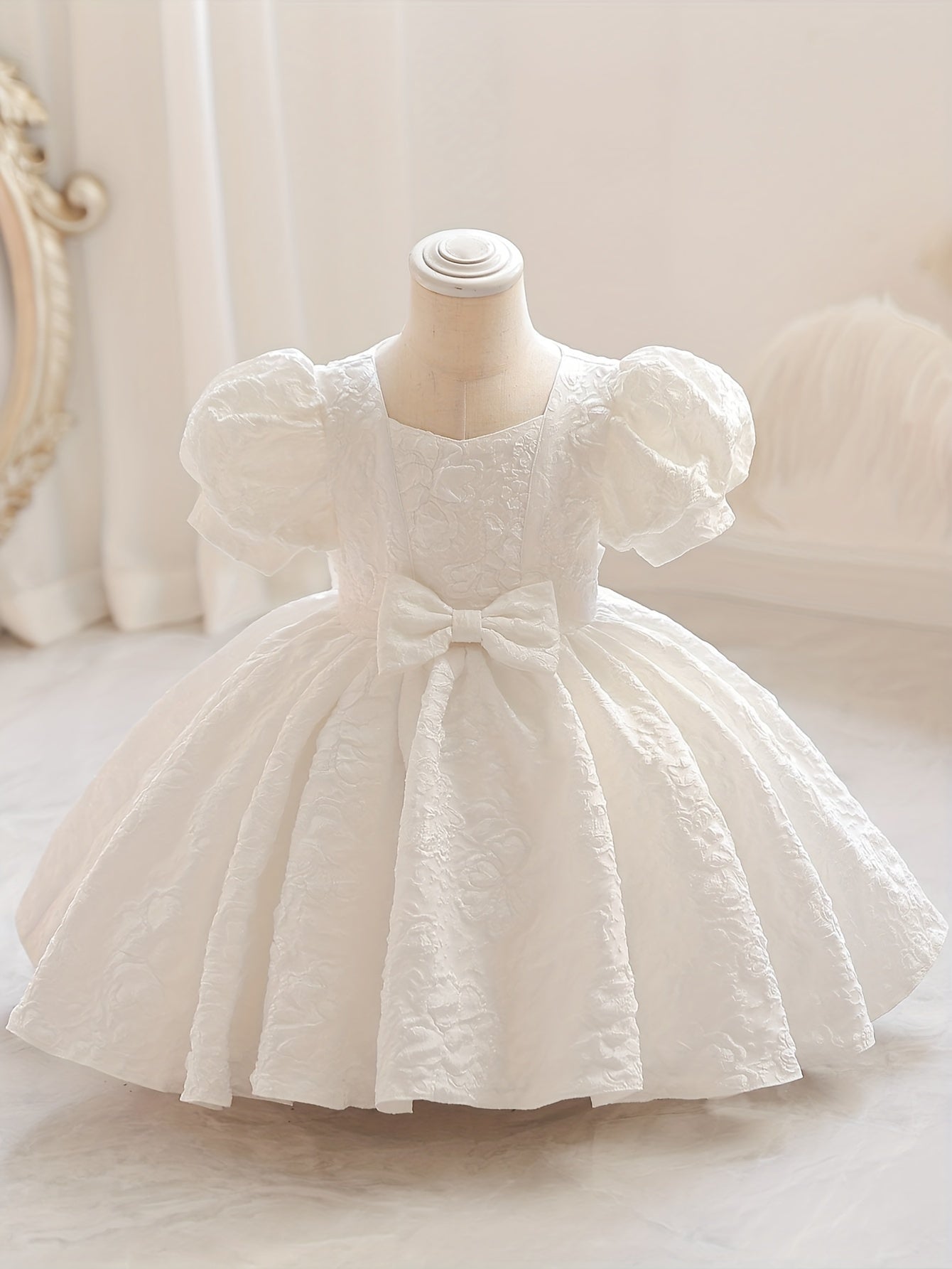 Girls' Princess Dress With Puff Sleeve and Bow Front Tutu Gown