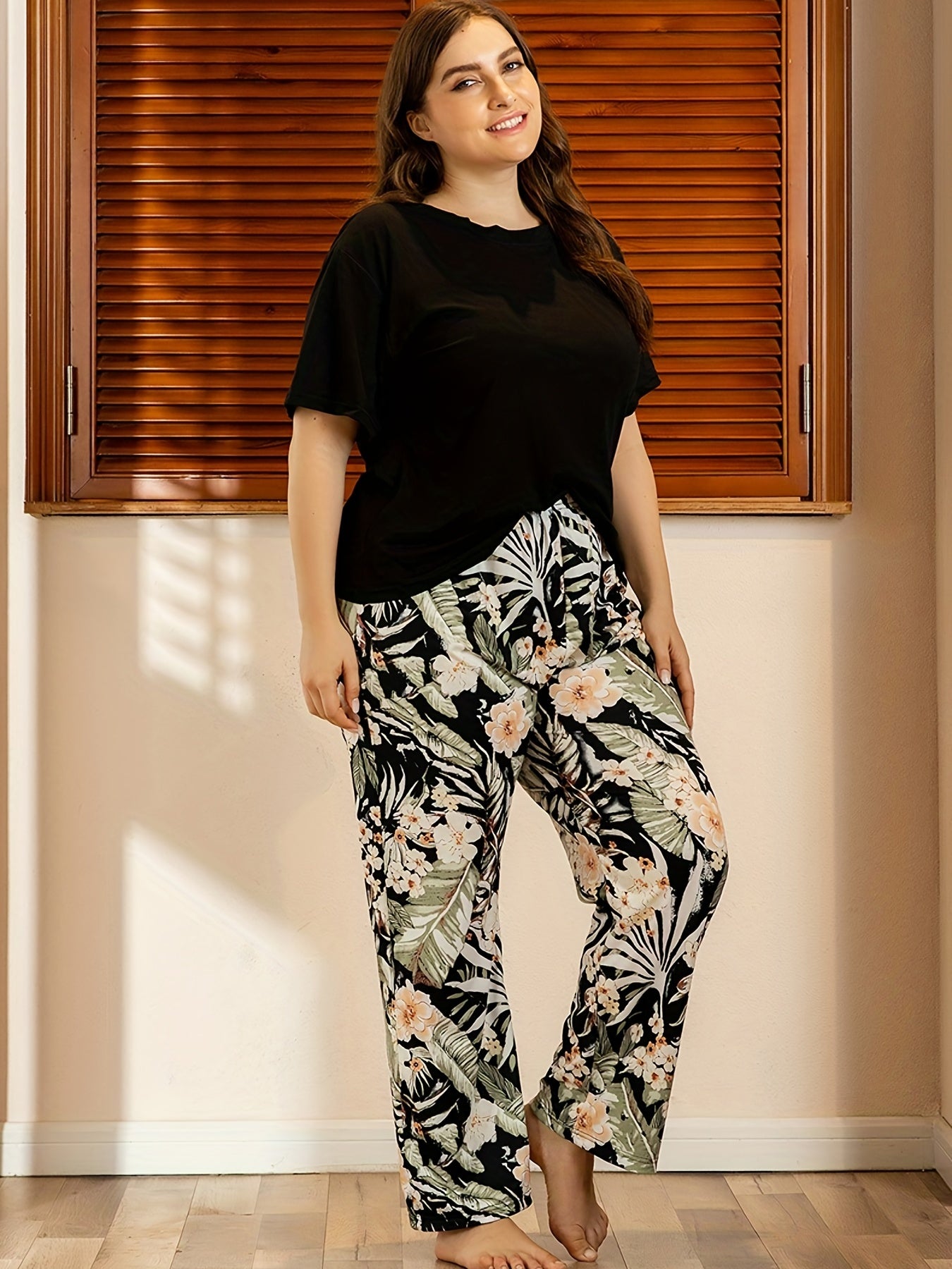 Floral Print Plus Size Pajama Set, Short Sleeve Top & Pants, 2 Piece