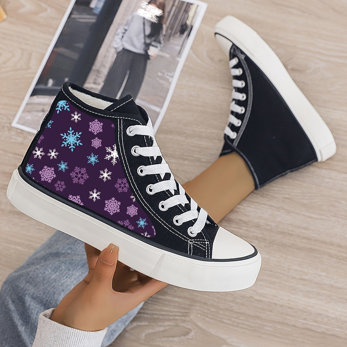 Christmas Snowflake Print Plush Lined Canvas Sneakers