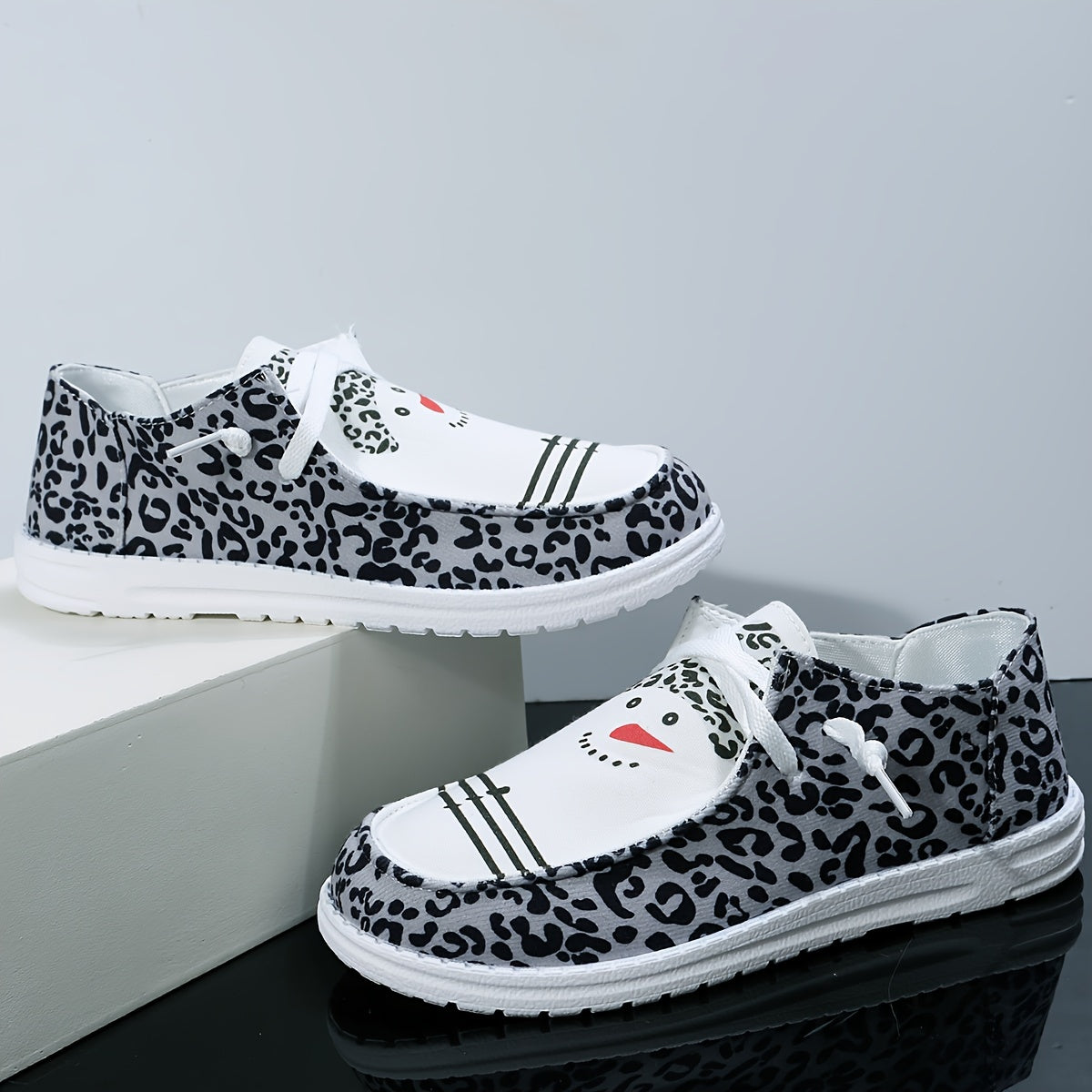 Christmas Snowman Cartoon & Leopard Pattern Canvas Shoes Lightweight Low Top Sne