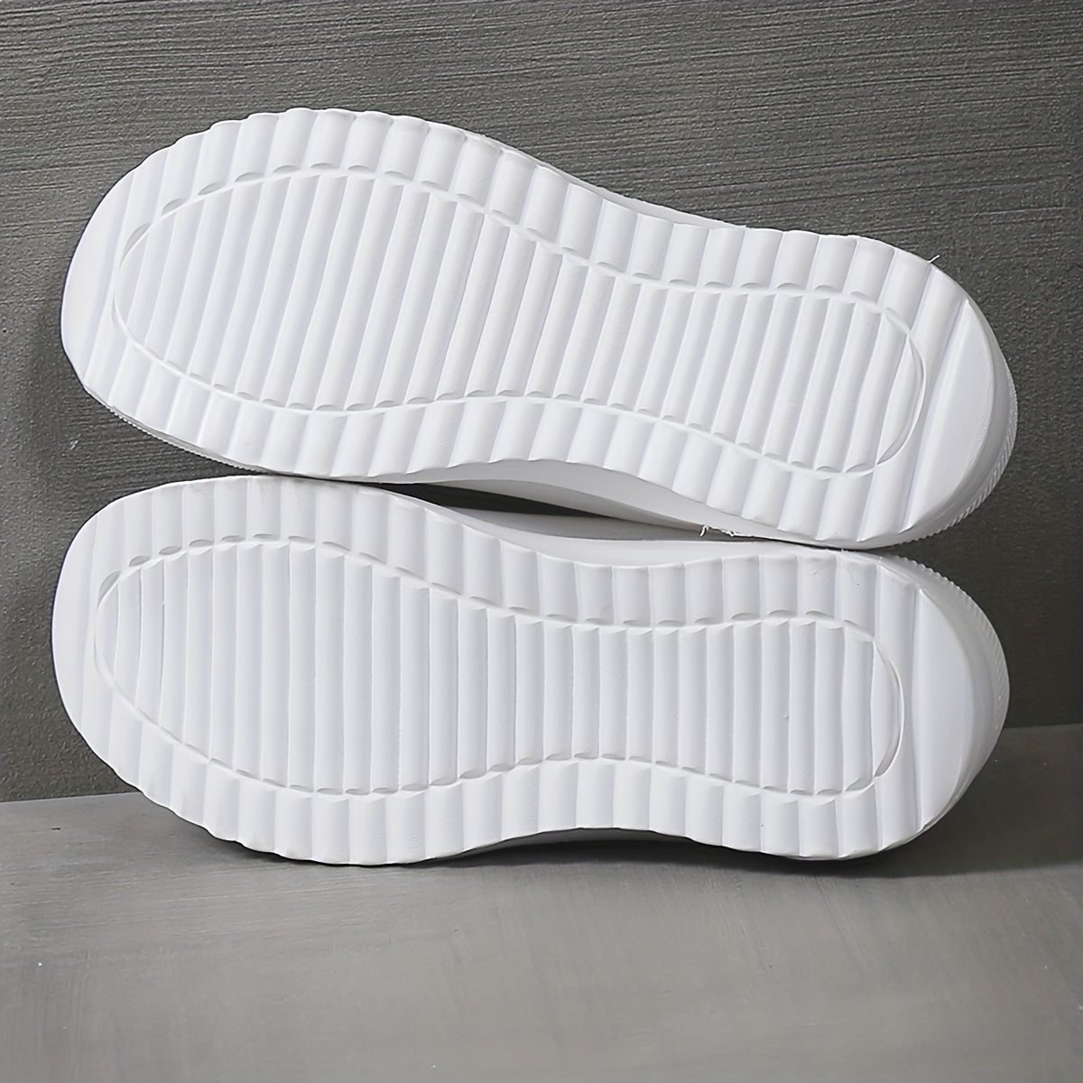 Women's Cartoon Slip On Sock Shoes Lightweight Non slip Outdoor Sporty Shoes
