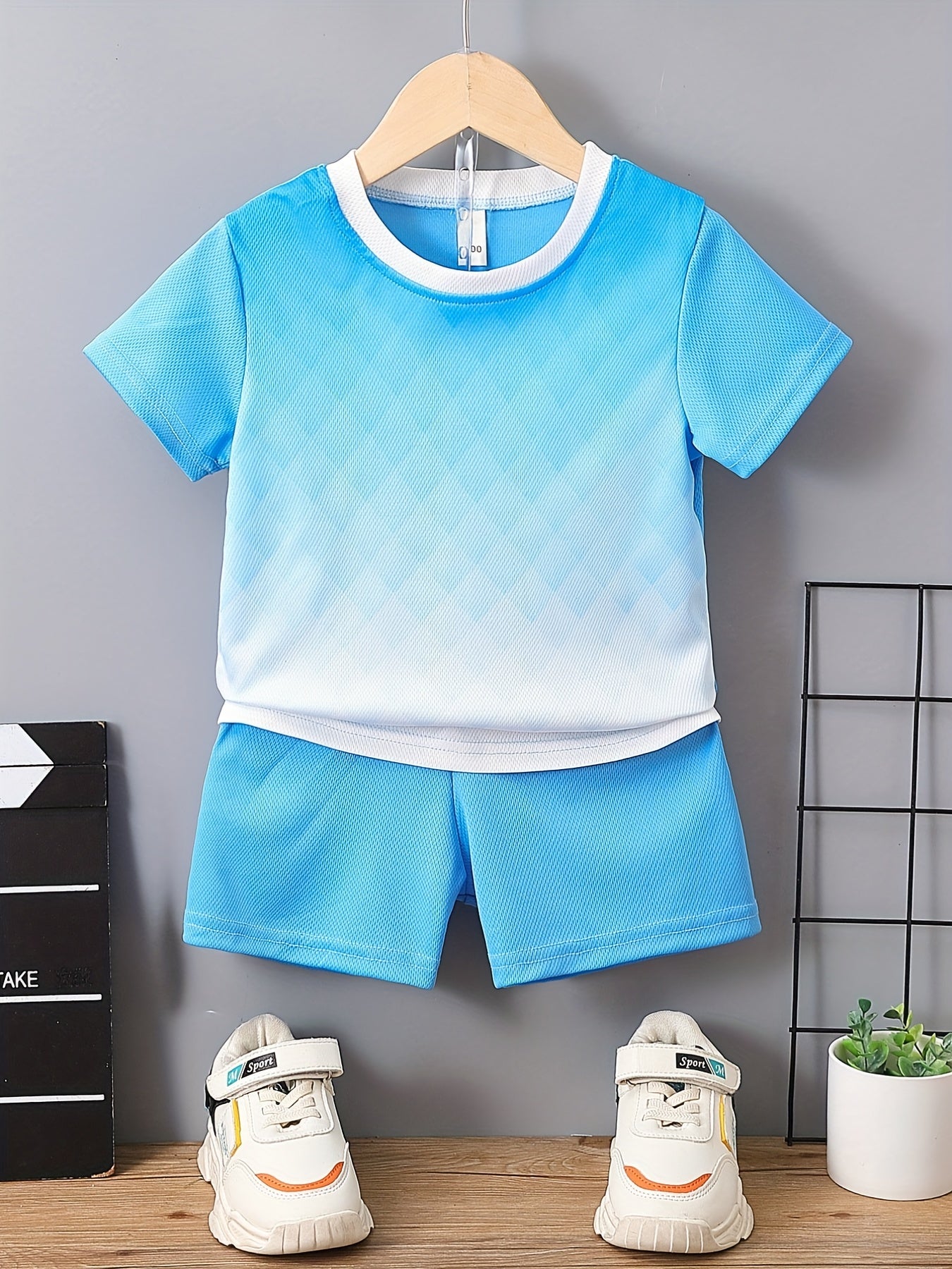 2pcs Boys Gradient Casual Outfit T-shirt & Shorts Set Kids Summer Clothes