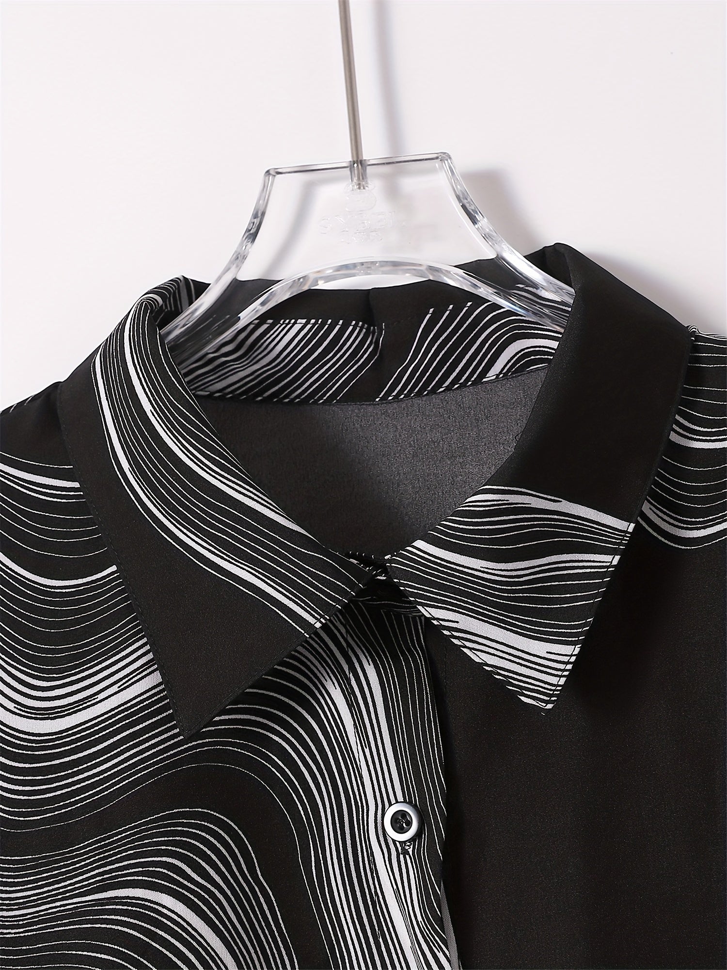 Women's Plus Graphic Print Lantern Sleeve Blouse