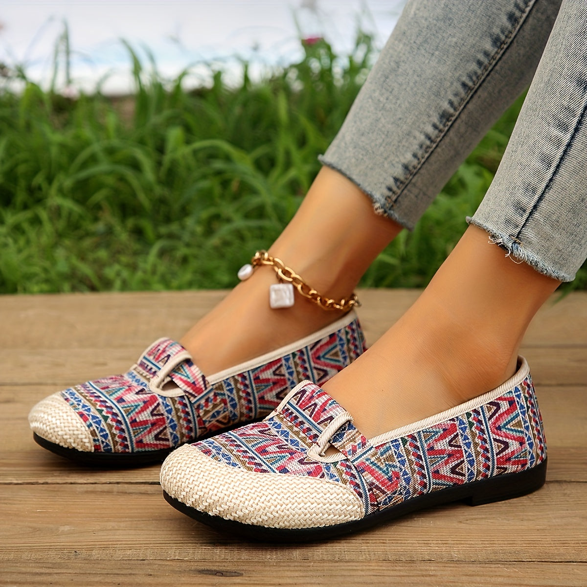 Red Geometric Pattern Flat Shoes Slip On Outdoor Lightweight Low Top Shoes