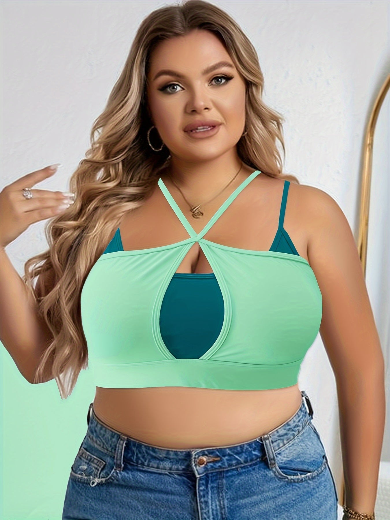 Colorblock Halter Neck Sports Bra