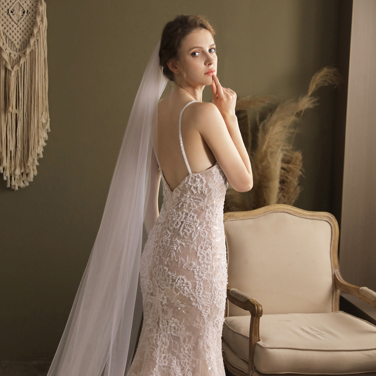 Women's Long Tulle Wedding Veil with Tiaras Sheer Flowing Train