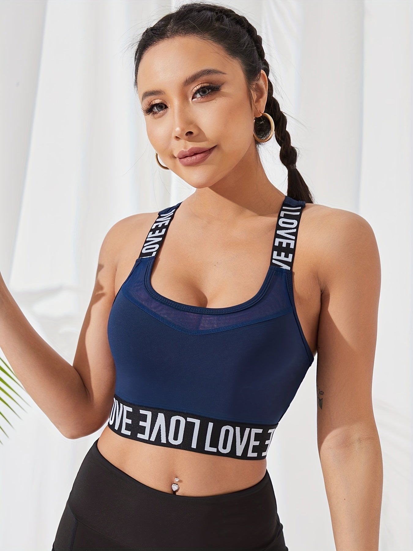 Women's Plus Letter Print Mesh Crisscross Sports Bra With Phone Pockets