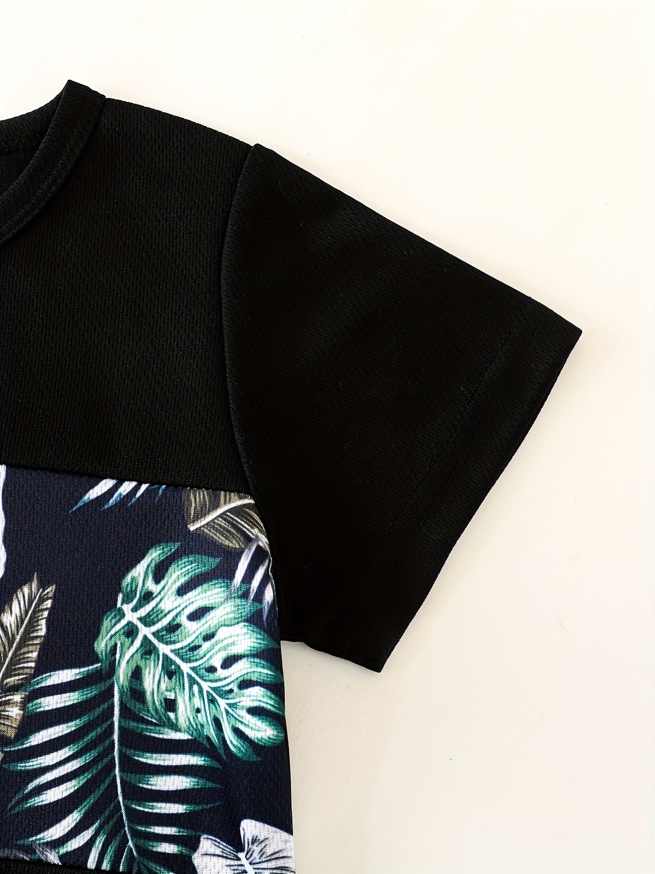 Boys Leaf Print Casual Outfit Round Neck T shirt & Shorts Set