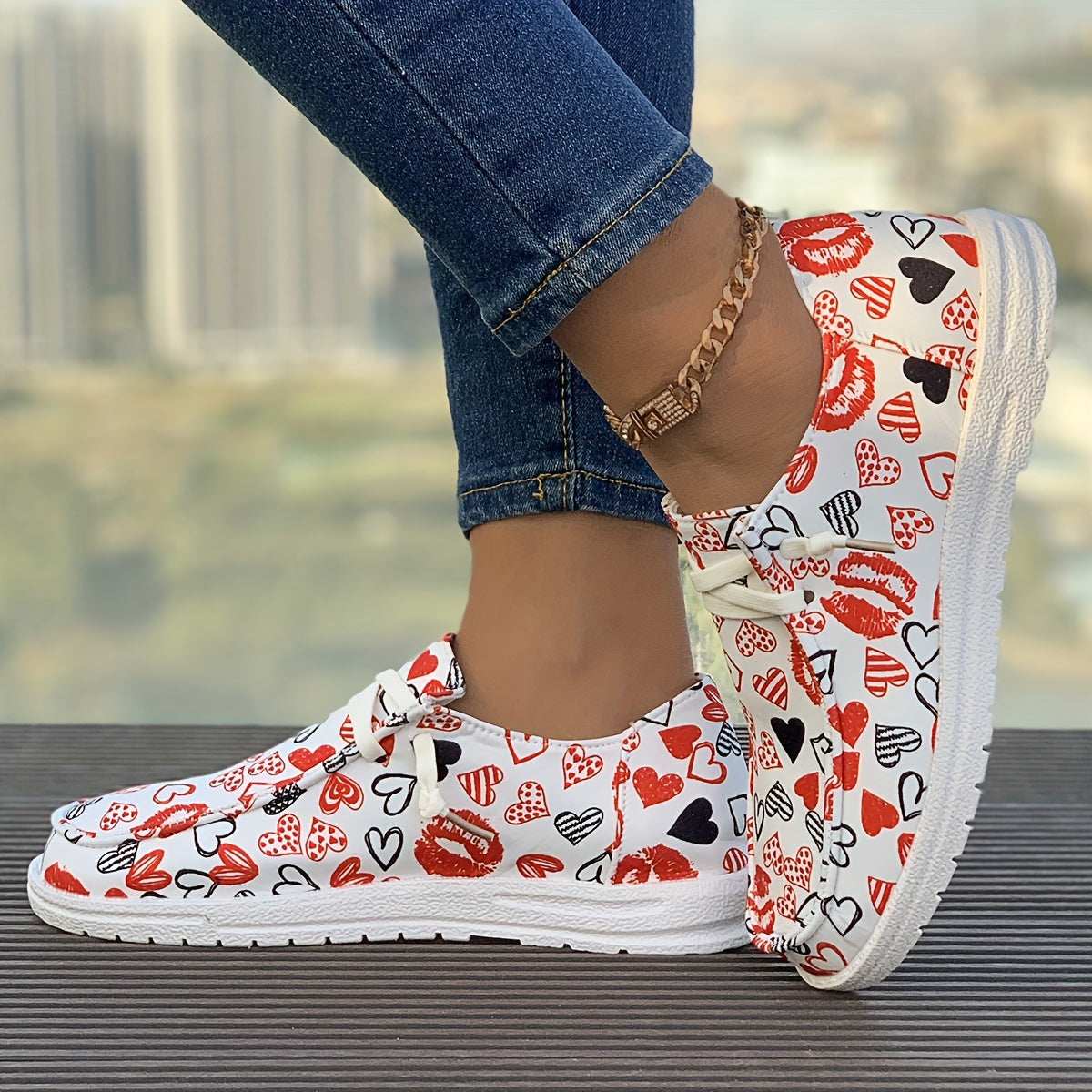Heart Pattern Flat Lace-up Skate Shoes for Women