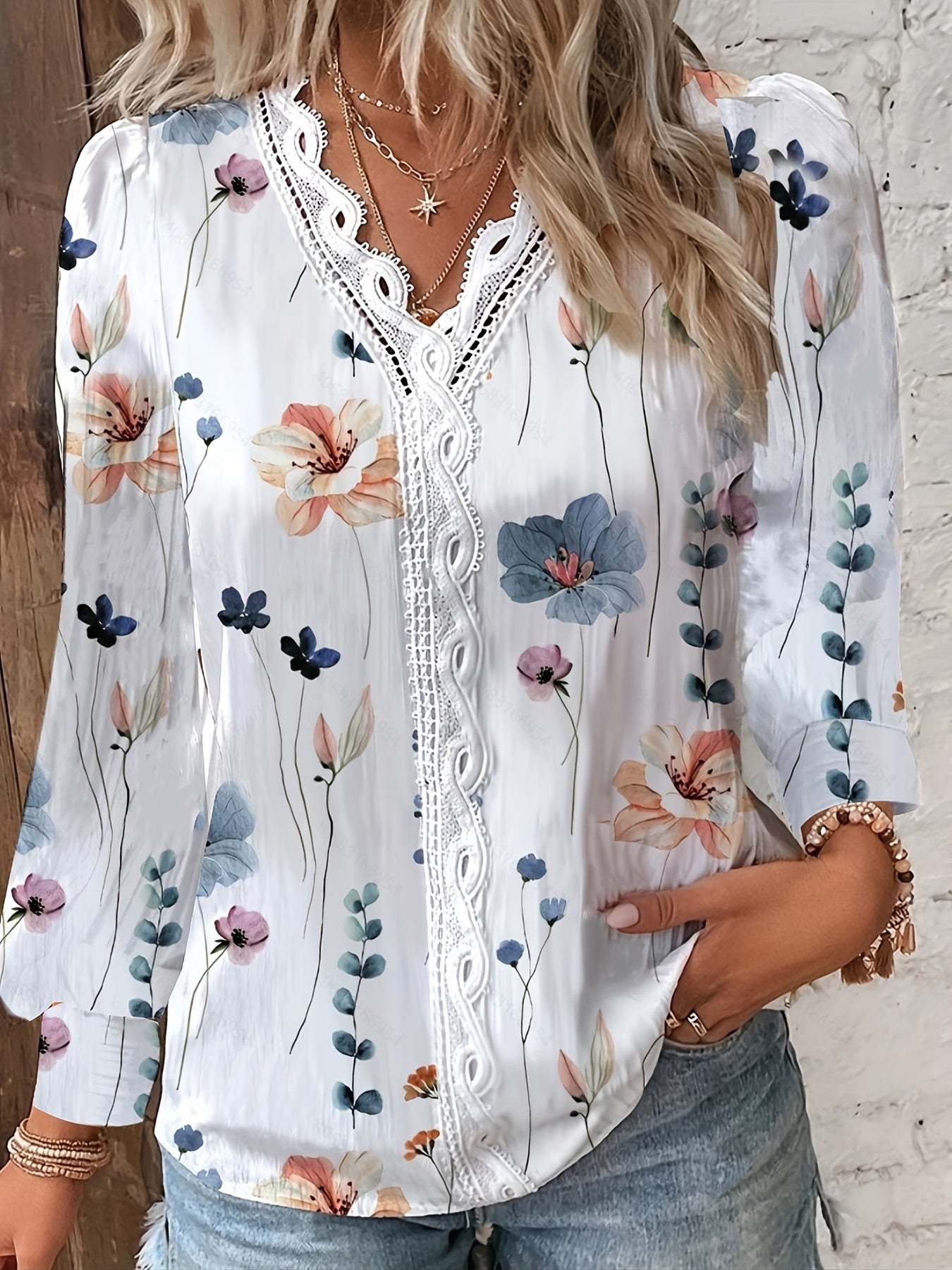 Women's Plus Floral Print Lace Sleeve V-Neck Top