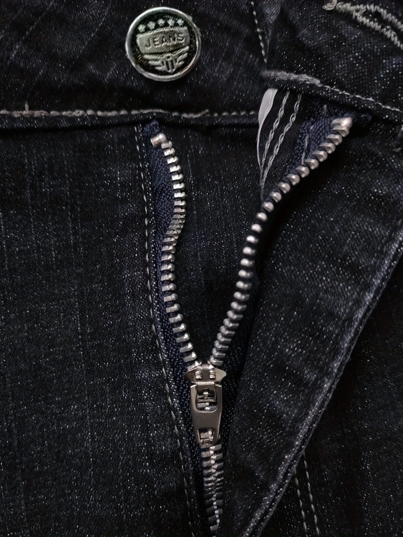 Men's Distressed Slim Fit Jeans for Spring/Summer