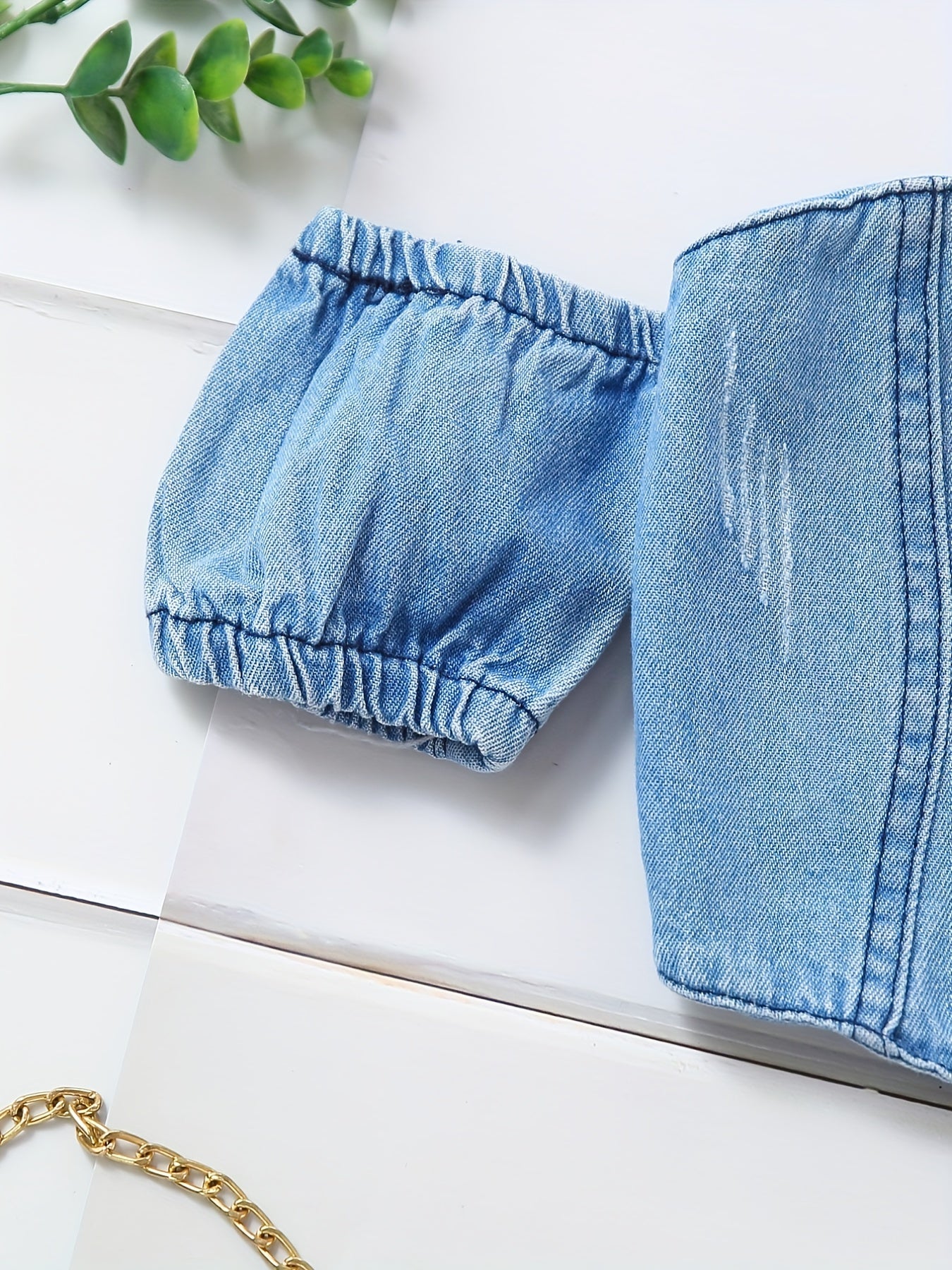 2pcs Toddler Girls Off Shoulder Denim Tube Top & Ripped Belted Jeans Set
