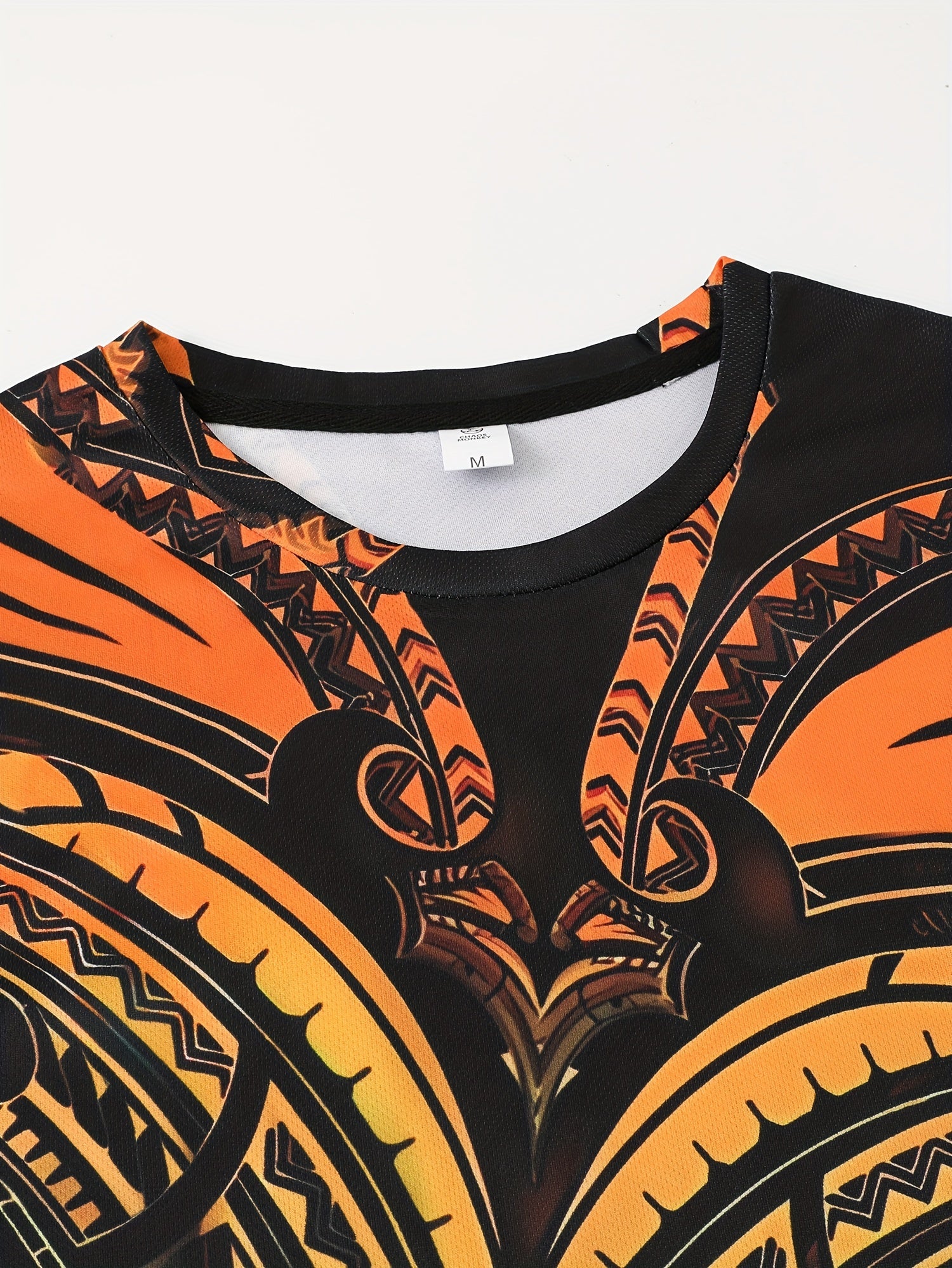 Totem Pattern Men's 2-Piece Outfit: T-shirt & Drawstring Shorts Set