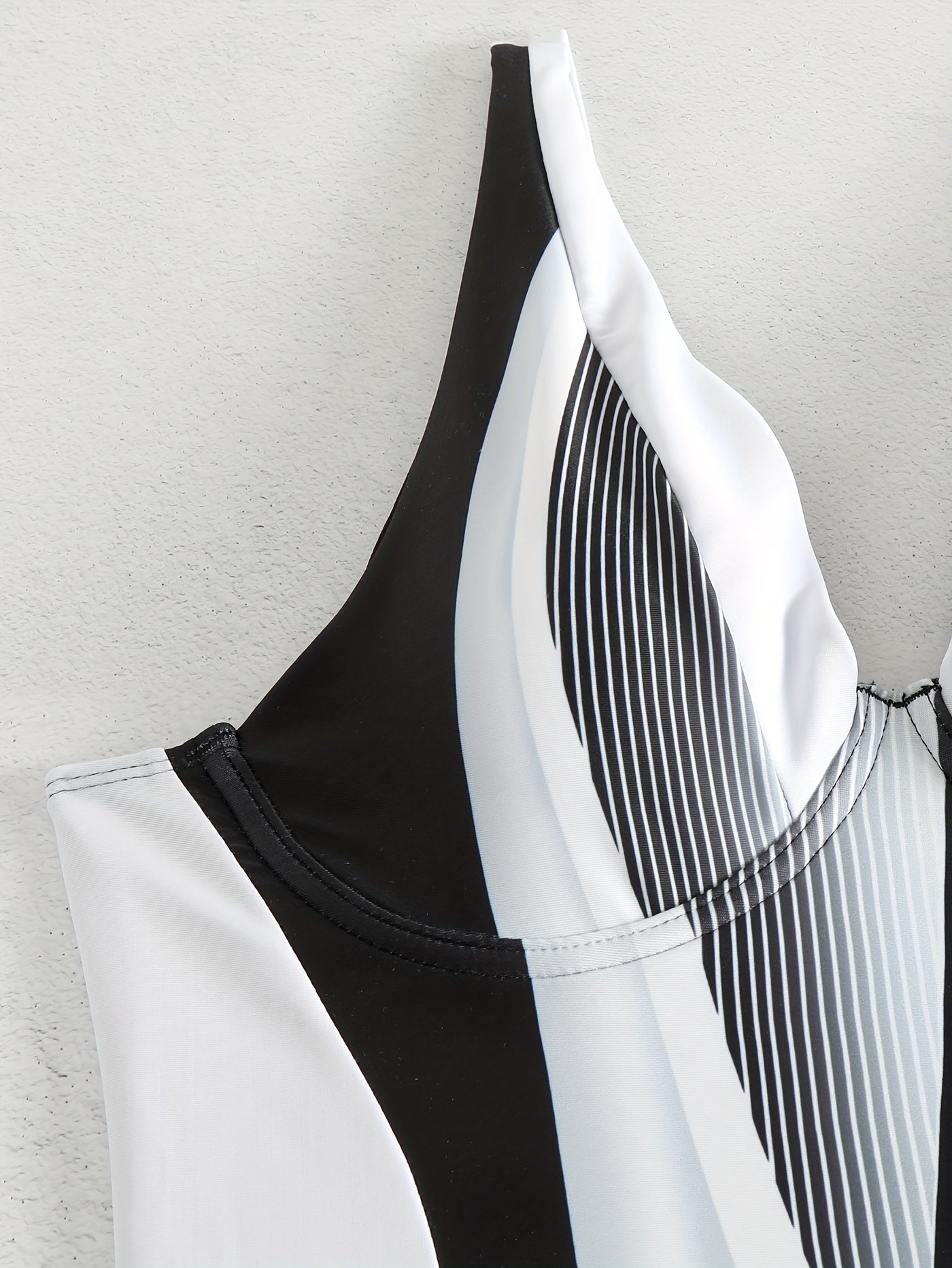 Colorblock V Neck Underwire One Piece Swimsuit