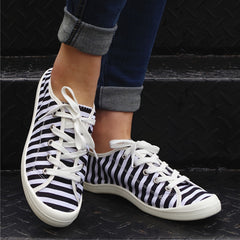 Women's Striped Print Flat Skate Shoes Lightweight Lace up Canvas Shoes
