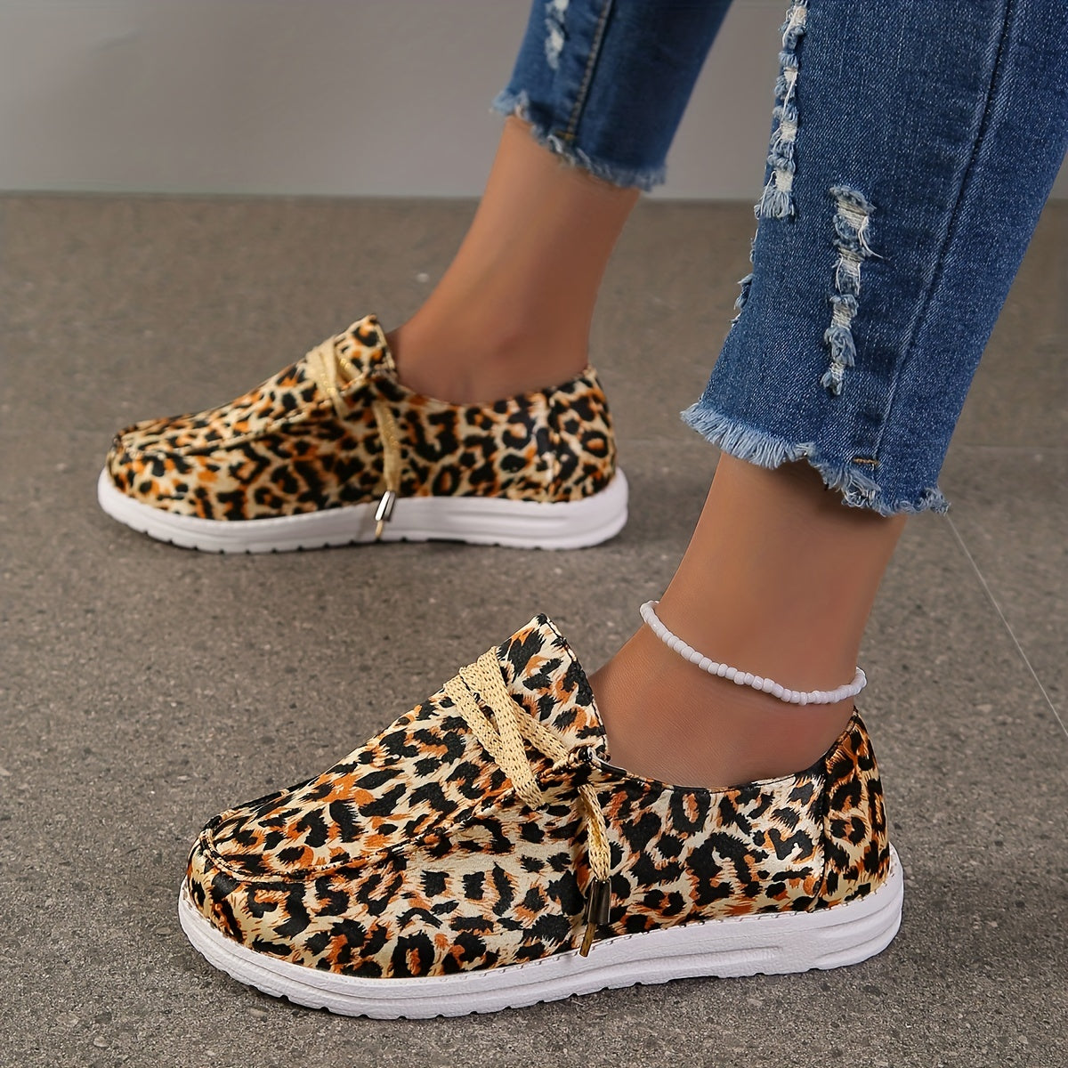 Leopard Print Canvas Shoes Lightweight Low Top Lace Up Women's Shoes
