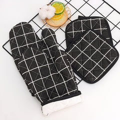 Plaid Pattern Kitchen Baking Gloves Set with Heat Insulation Mat