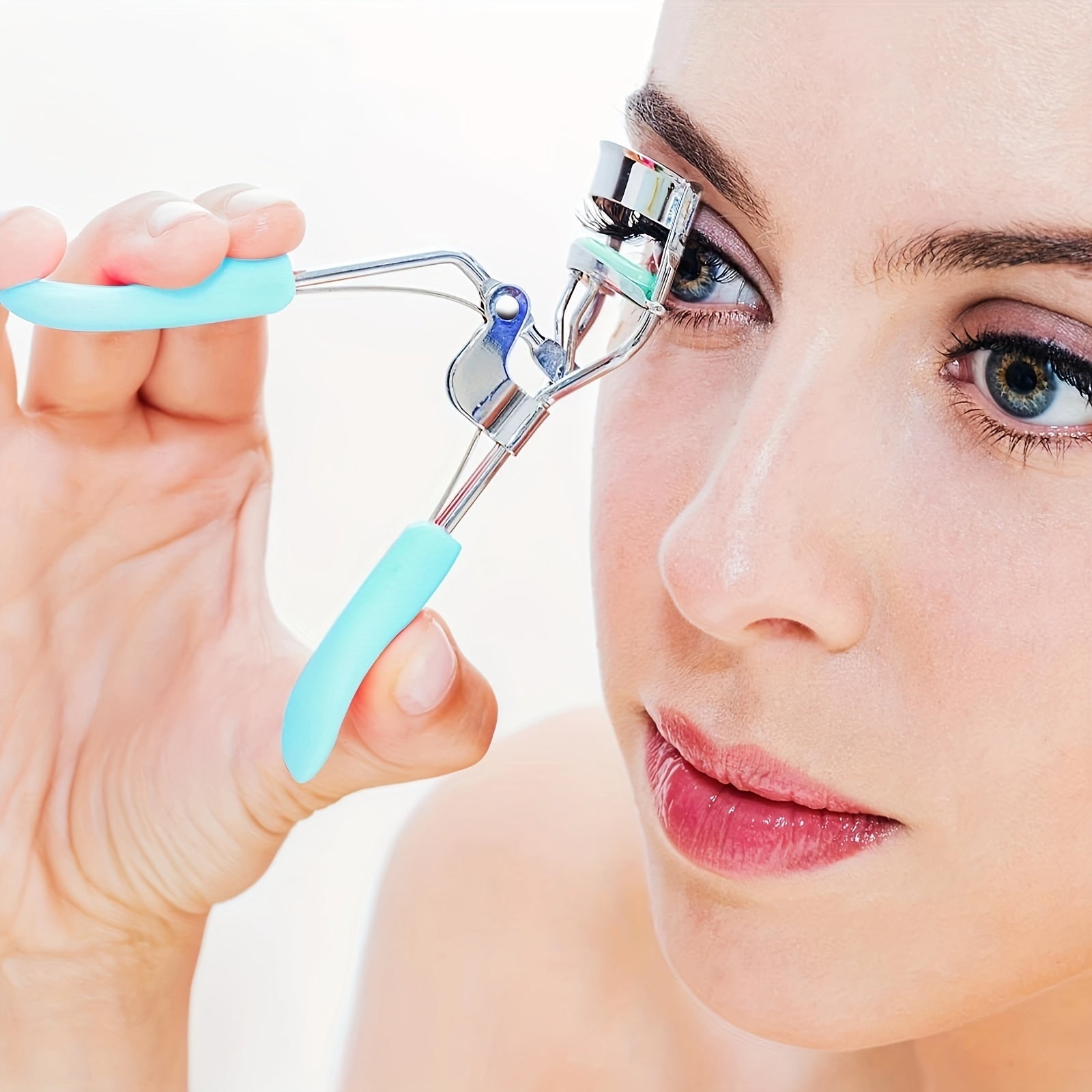 Curved Eyelash Curler for Long Lasting Lash Curler