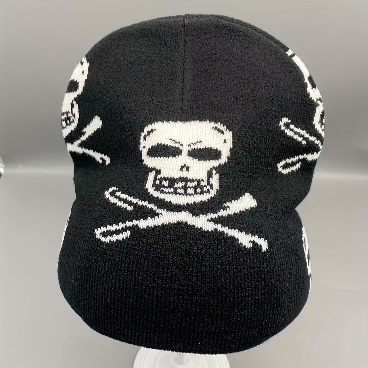 Fashionable Windproof Knit Beanie Hat With Skull Embroidery