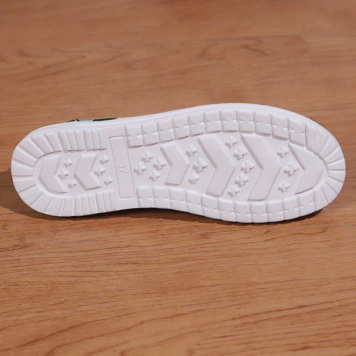 Ladies Christmas Style Skate Shoes Striped Santa Snowflake Patterns