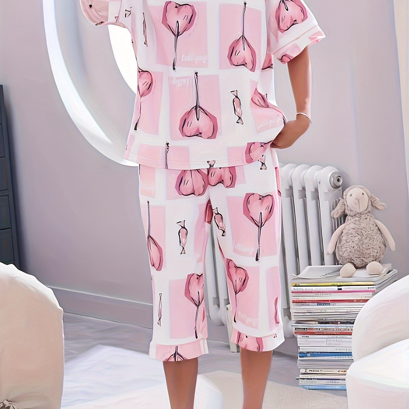 Heart Print Pajamas Set Crew Neck Top & Crop Pants Women's Sleepwear