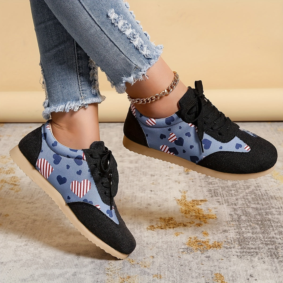 Heart Print Sneakers Lace Up Low Top Shoes Lightweight Outdoor Walking