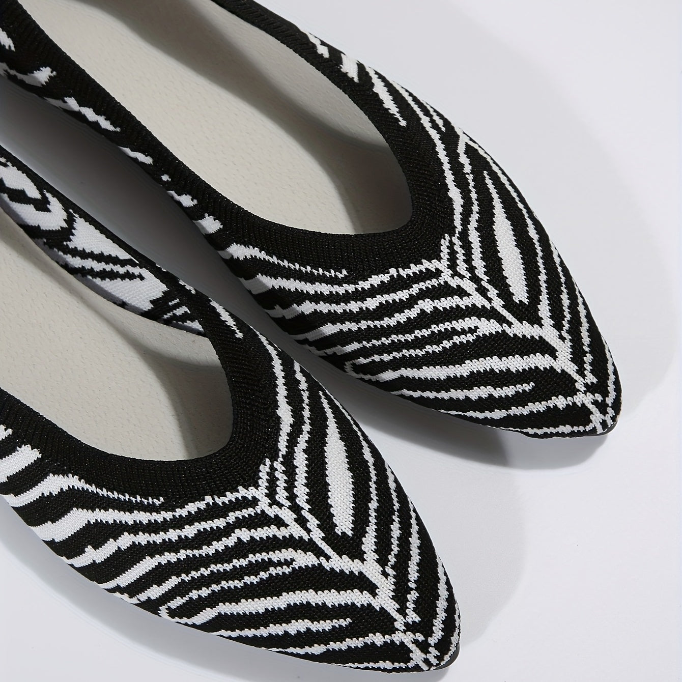Women's Colorblock Flying Woven Shoes Point Toe Non slip Low Soft Shoes