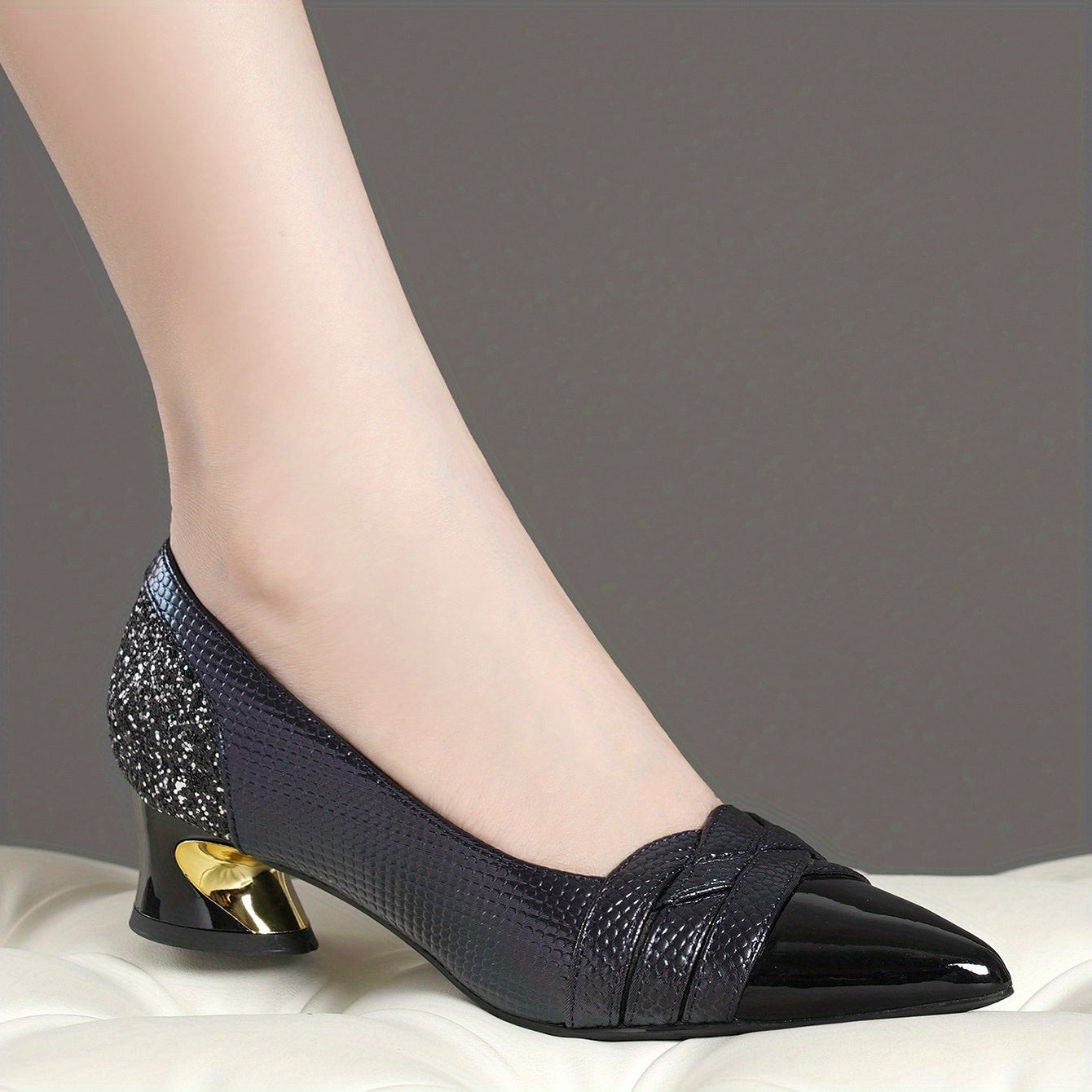 Crocodile Pattern Chunky Heels Faux Leather Pointed Toe Pumps