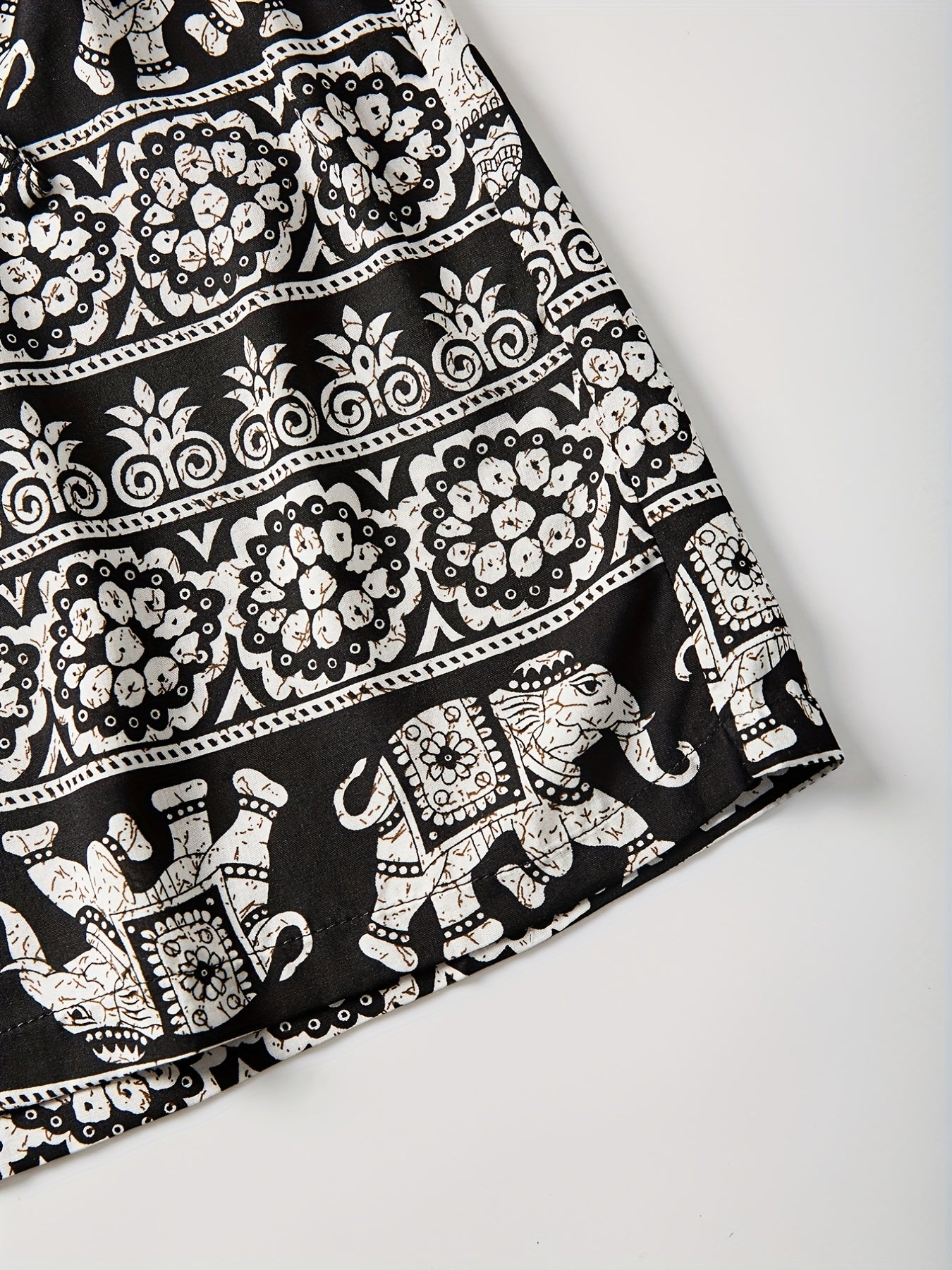 Geometric Print Elastic Stretch Shorts