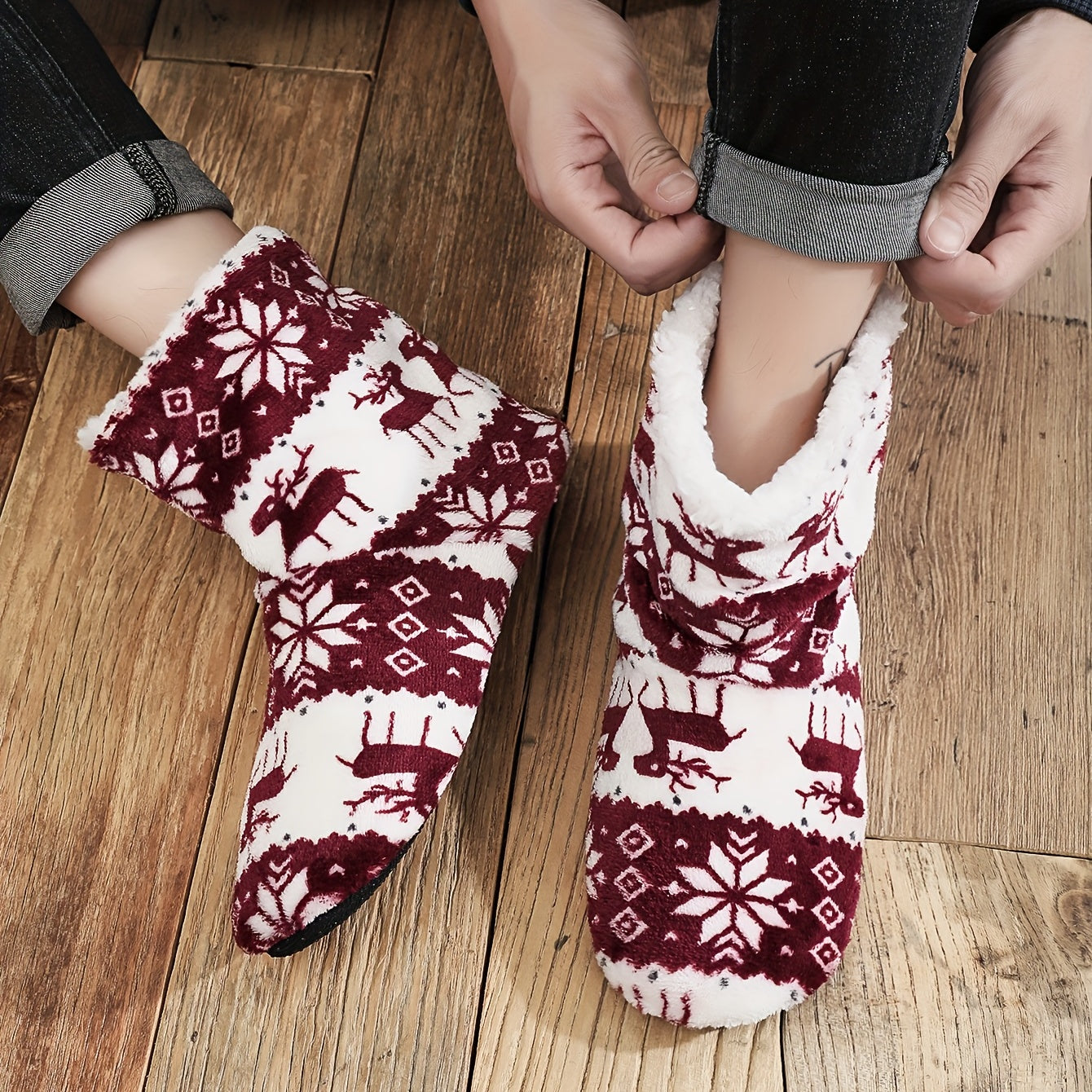 Reindeer & Snowflake Pattern Plush House Slippers for Men
