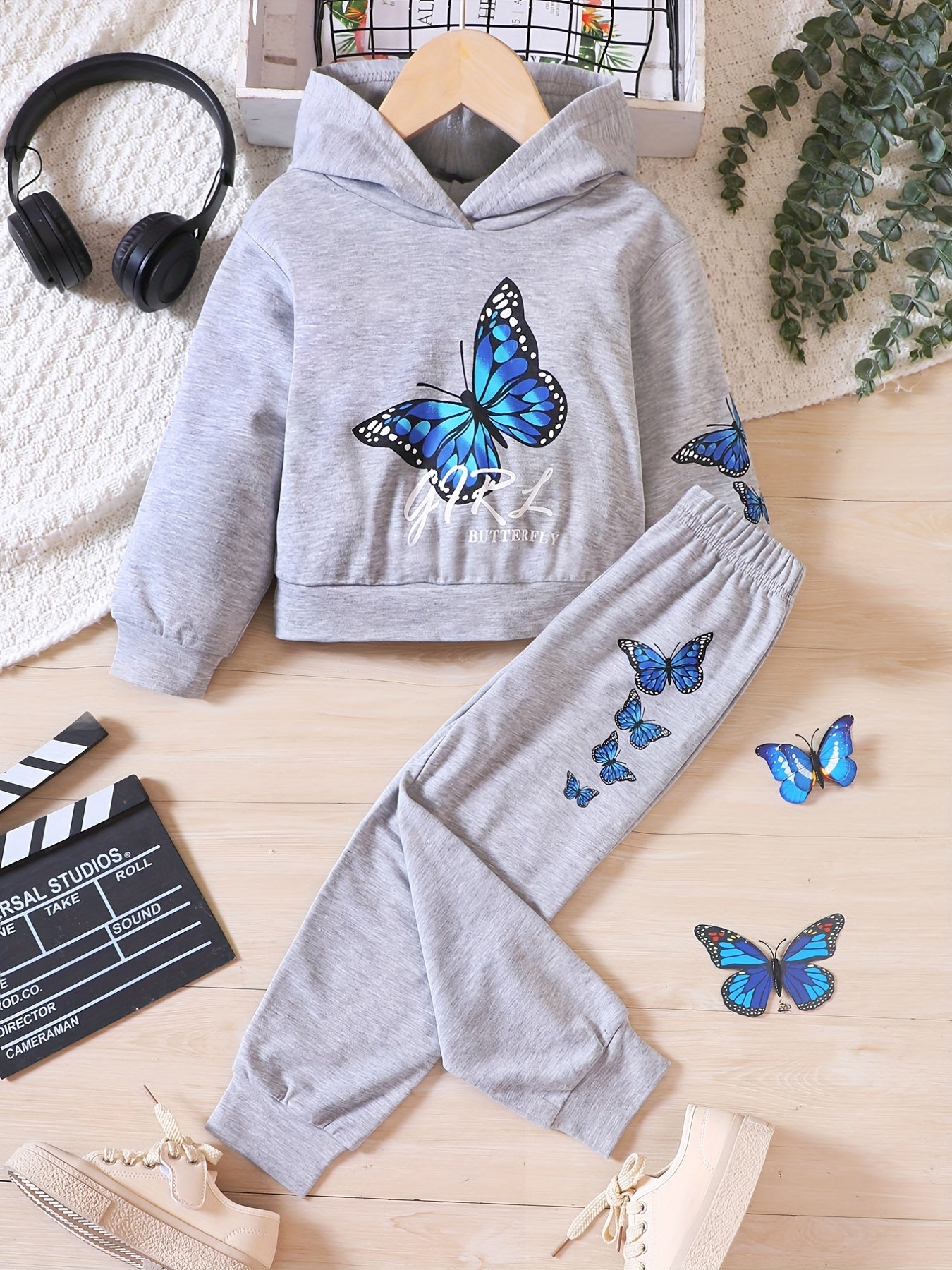 Butterfly Graphic Hoodie and Jogger Pants Sports Suit for Girls