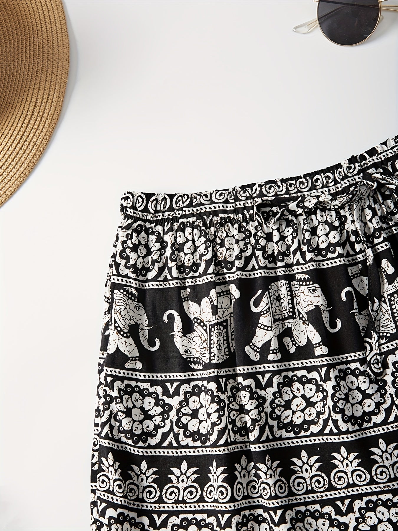 Geometric Print Elastic Stretch Shorts