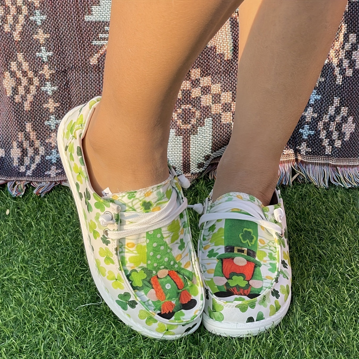 Flat Skate Shoes Four Leaf Clover Gnome Pattern Couple Shallow Mouth Casual Shoe