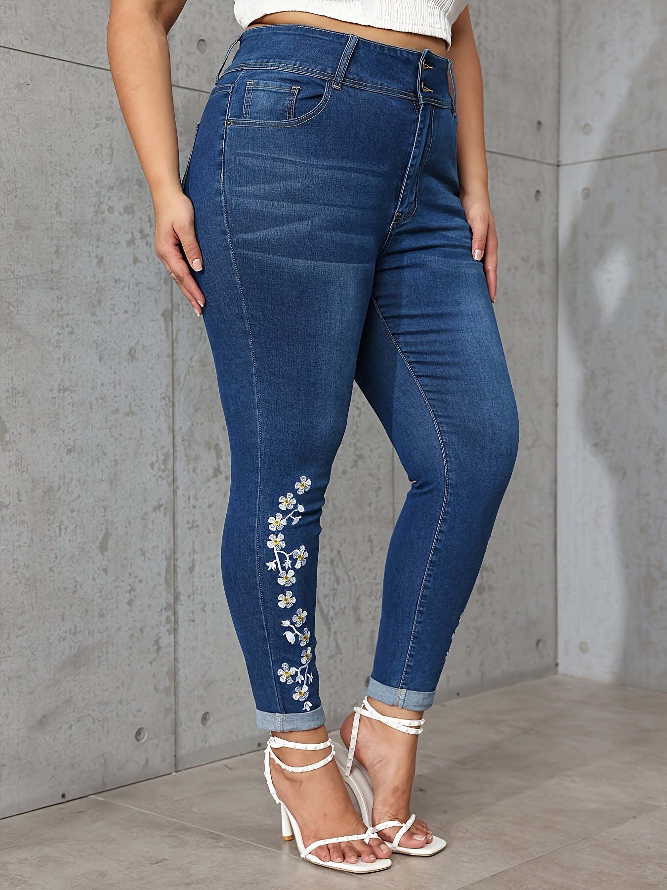 Plus Floral Embroidery High Rise Skinny Jeans