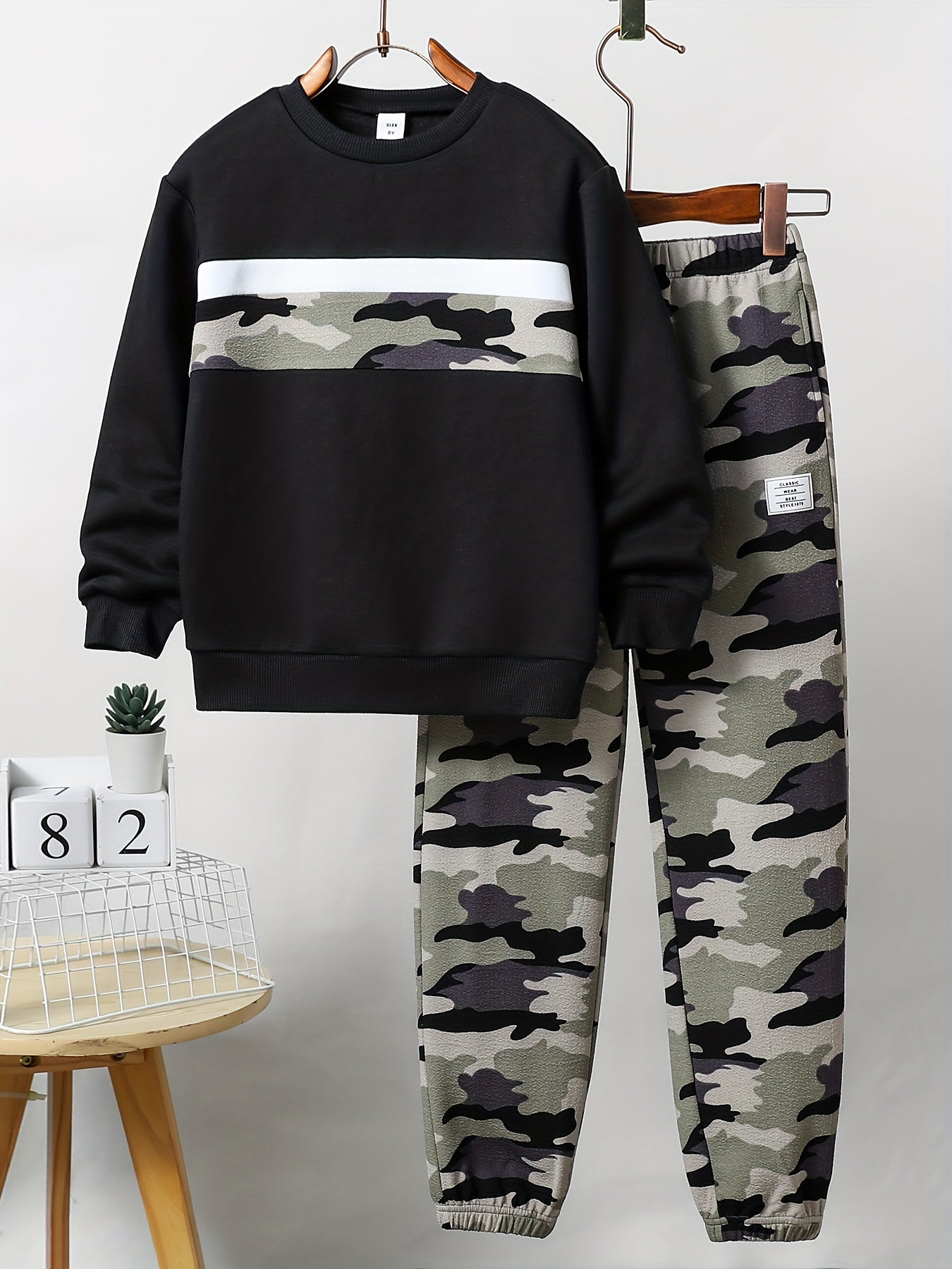 Boys' Outdoor Suit Crew Neck Sweatshirt & Camo Joggers Set